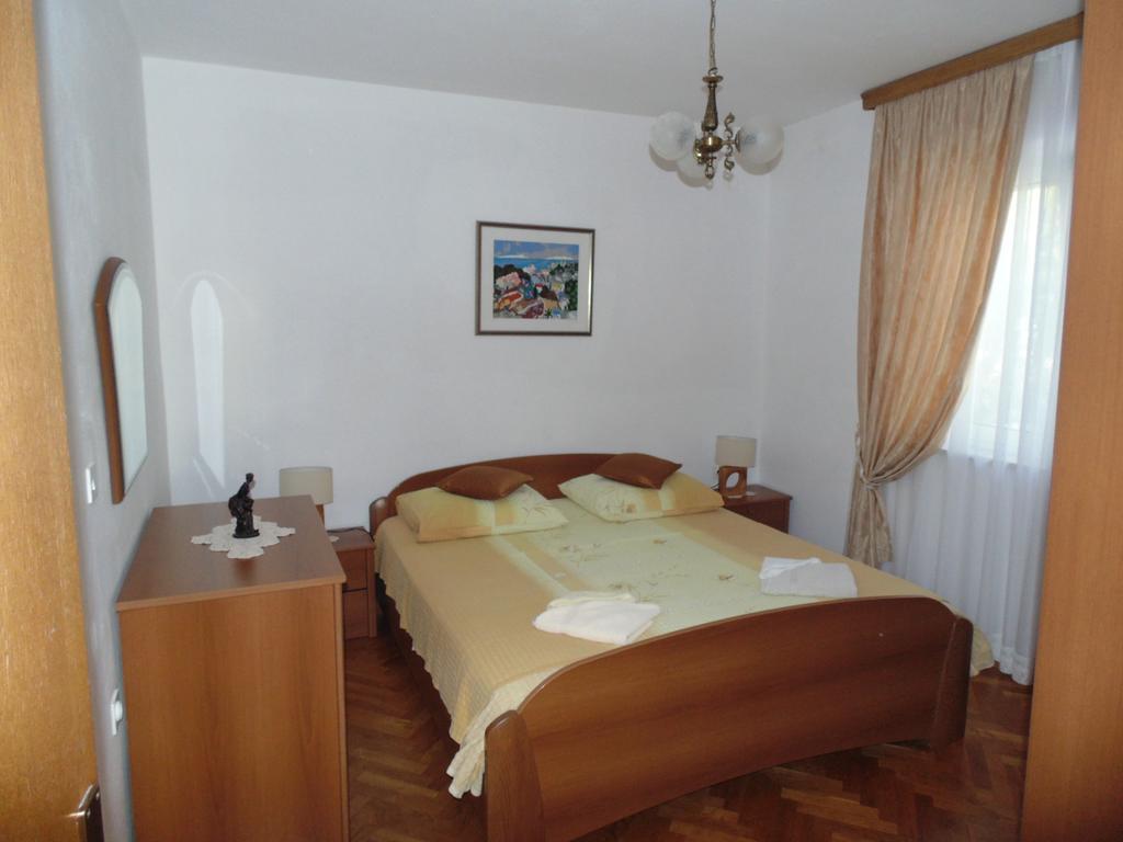 Villa Apartments Mate Cebalo Lumbarda Exterior photo
